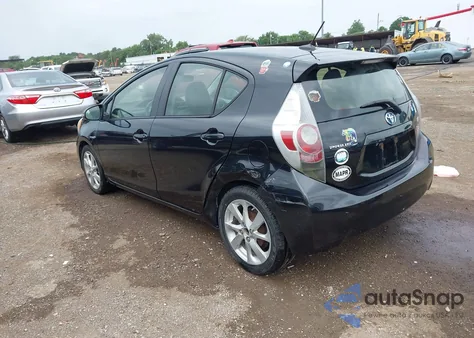 2013 Toyota Prius C Four из США, поврежденный, VIN JTDKDTB36D1044347